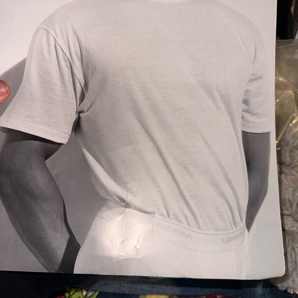 Calvin Klein Men's Heather  Olive Crewneck T-shirt - Picture 3 of 5